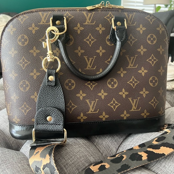 Authentic Louis Vuitton Alma - Picture 6 of 8